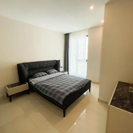 A Four-bedroom Flat Near The Sea In Konak Terrace Appartamento *