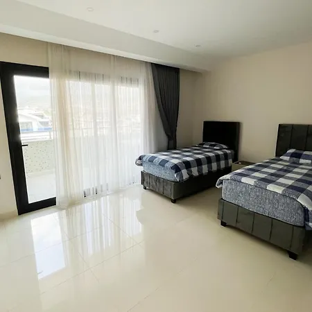 Appartamento A Four-bedroom Flat Near The Sea In Konak Terrace