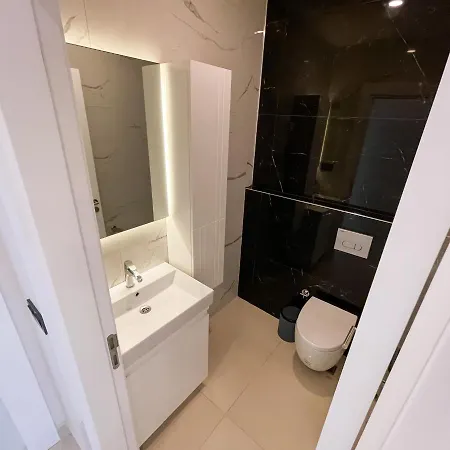 شقة A Four-bedroom Flat Near The Sea In Konak Terrace *